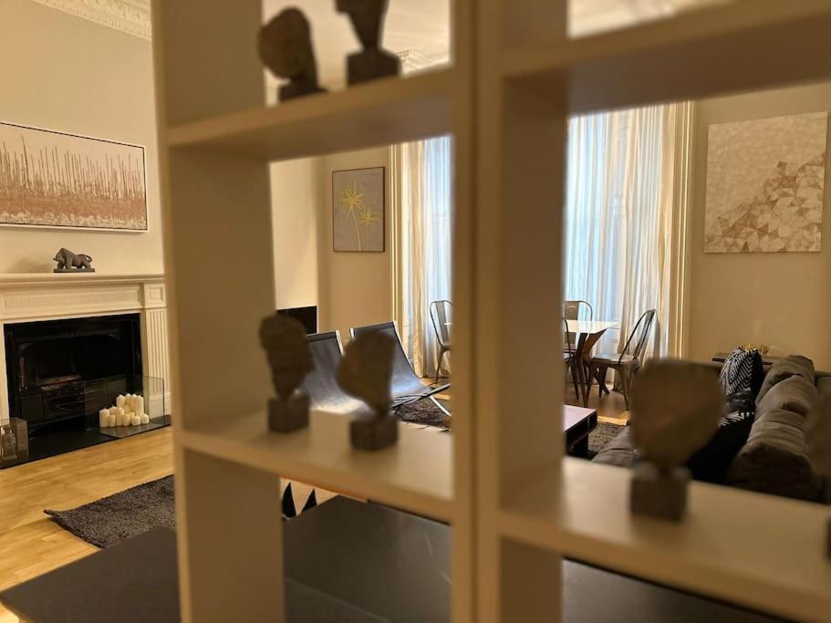 Apartament Stunning 2 Bed/2Bath Flat In Heart Of Kensington Londyn Zewnętrze zdjęcie