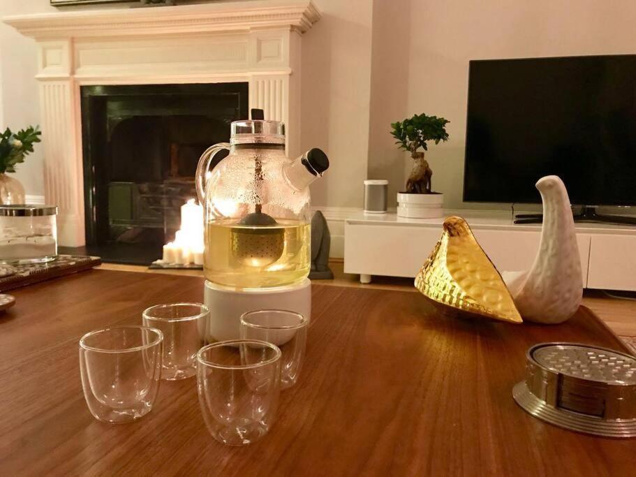Apartament Stunning 2 Bed/2Bath Flat In Heart Of Kensington Londyn Zewnętrze zdjęcie