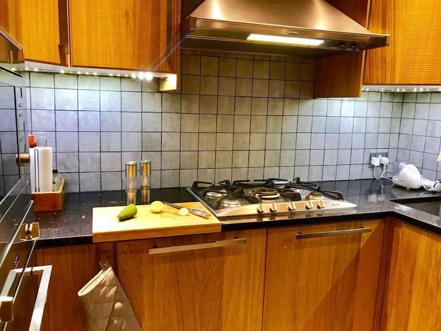 Apartament Stunning 2 Bed/2Bath Flat In Heart Of Kensington Londyn Zewnętrze zdjęcie