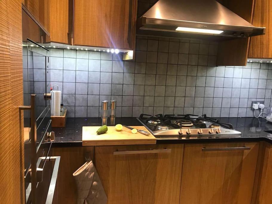 Apartament Stunning 2 Bed/2Bath Flat In Heart Of Kensington Londyn Zewnętrze zdjęcie