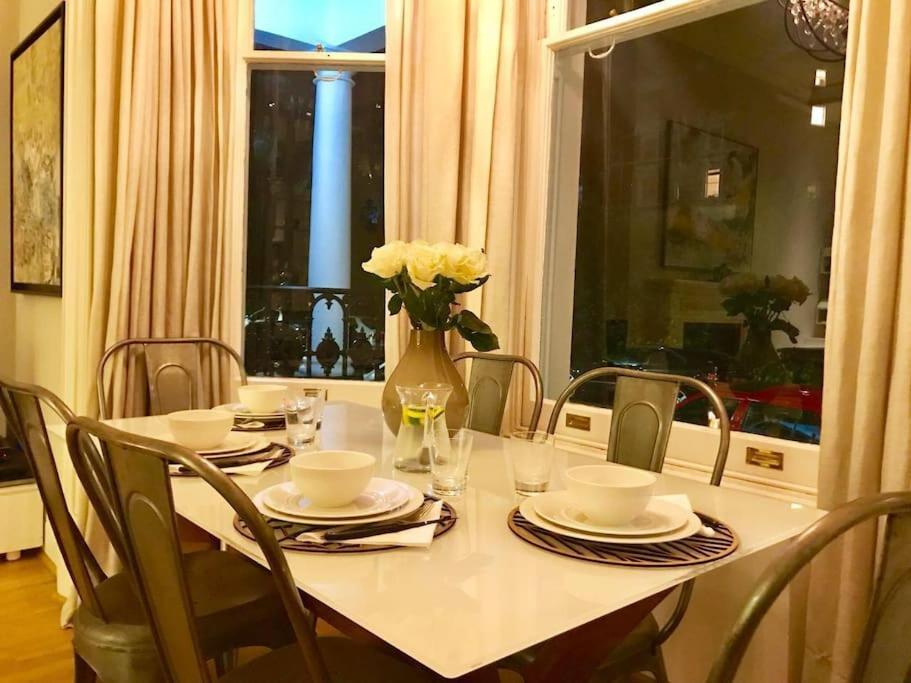 Apartament Stunning 2 Bed/2Bath Flat In Heart Of Kensington Londyn Zewnętrze zdjęcie