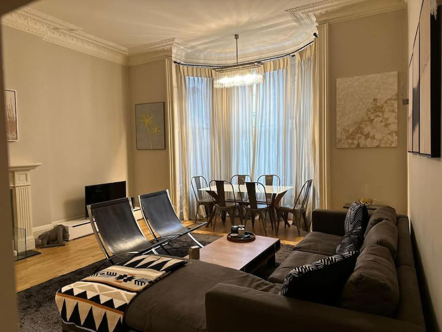 Apartament Stunning 2 Bed/2Bath Flat In Heart Of Kensington Londyn Zewnętrze zdjęcie
